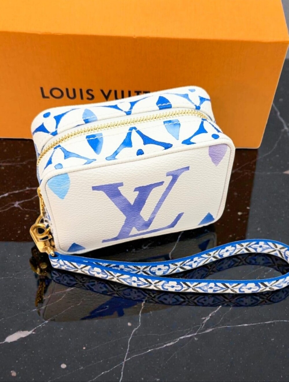 Louis Vuitton Monogram Giant Watercolor Wapity Wristlet Pouch - Picture 4 of 11